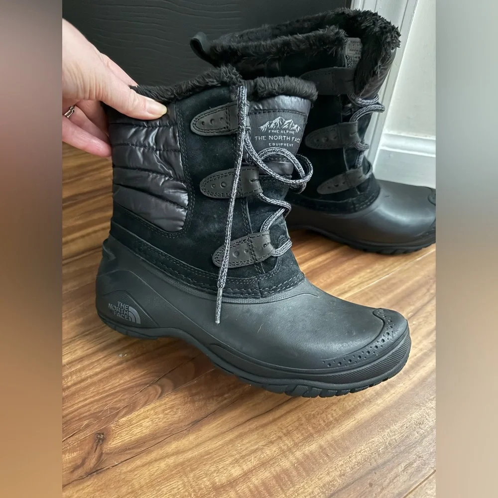 The North Face Women's Shellista II Shorty Boots - Black and Gray - Picture 2 of 10